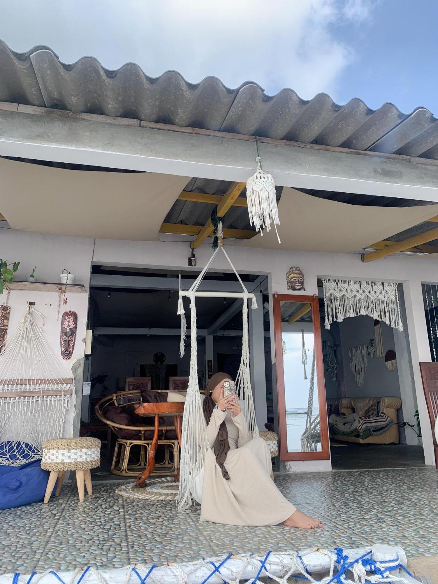 Loyal Friend Hostel Karimunjawa Exterior foto