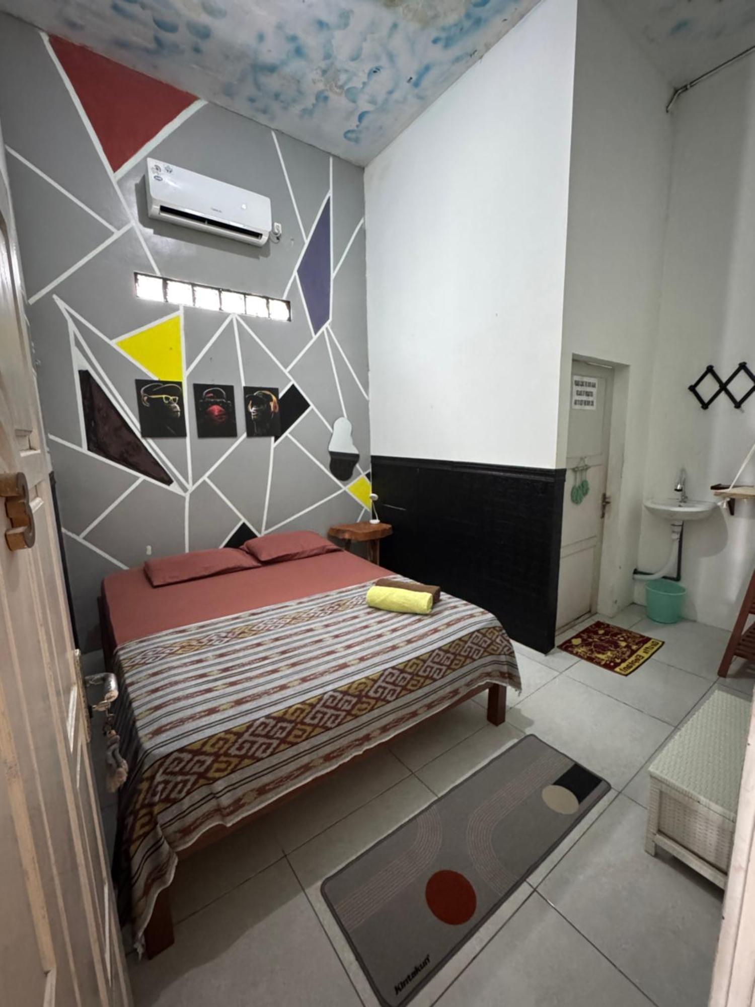 Loyal Friend Hostel Karimunjawa Exterior foto